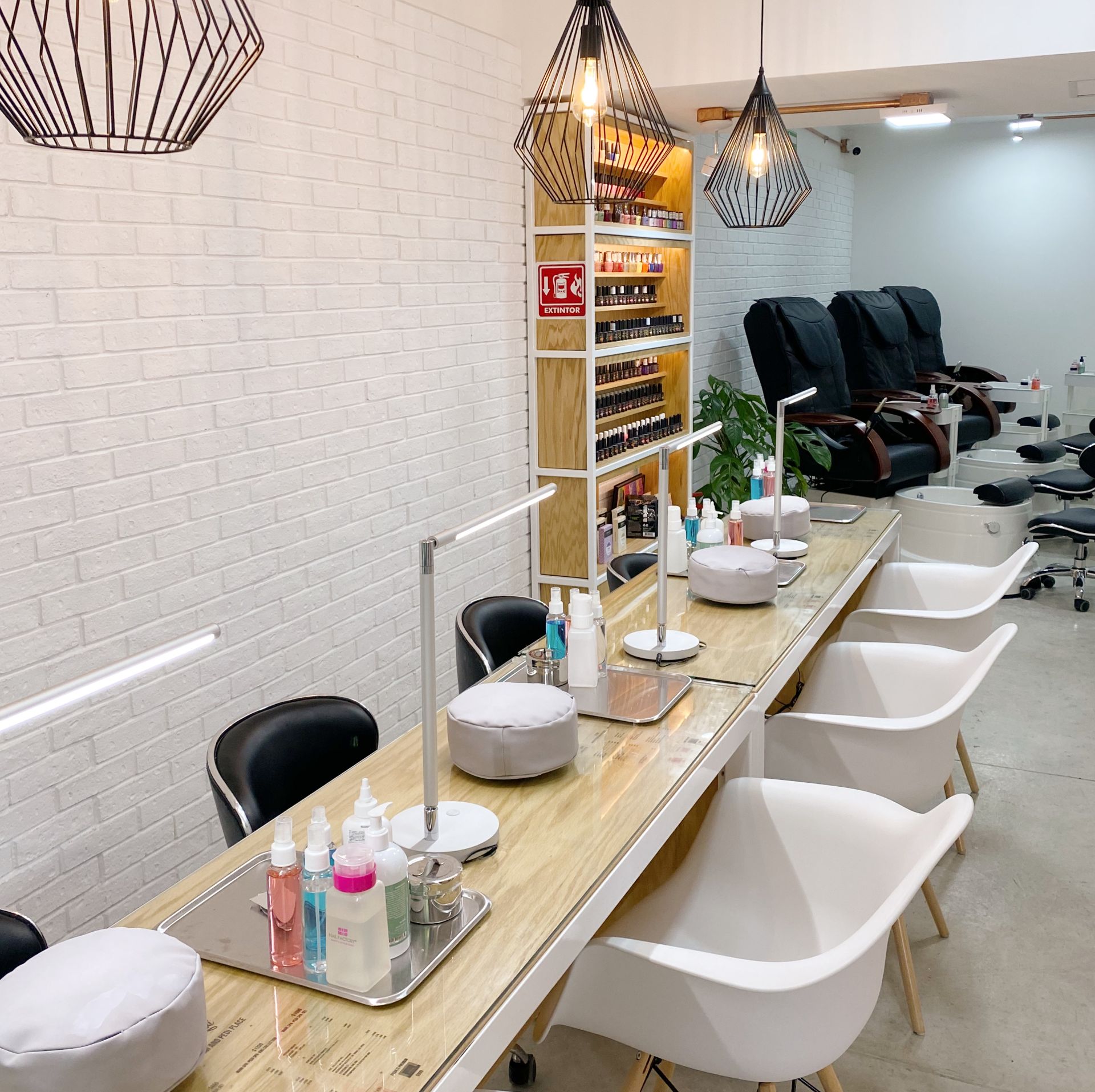KIKINAILBAR